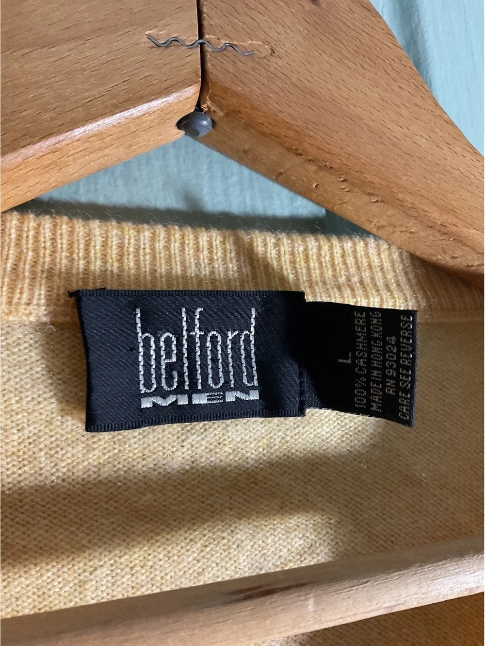 Belford Men's 100% Cashmere V-Neck Sweater in Soft Yellow, Size Large
